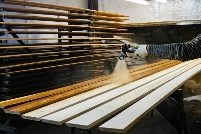 Покраска пиломатериала